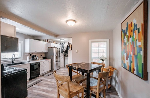 West Eugene House | Downtown EUG home Near UO campus & Autzen Stadium