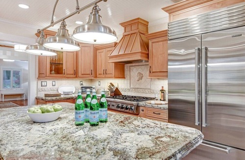 Healdsburg Cottage | Downtown Healdsburg Wine Country Retreat