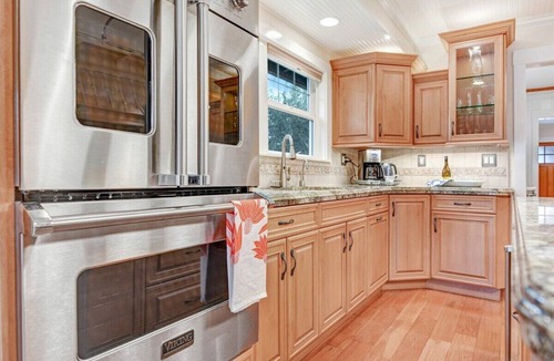 Healdsburg Cottage | Downtown Healdsburg Wine Country Retreat