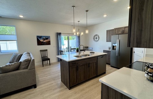 Kanab House | Downtown Kanab I Near Zion NP I Dark Skies I Private Hot Tub