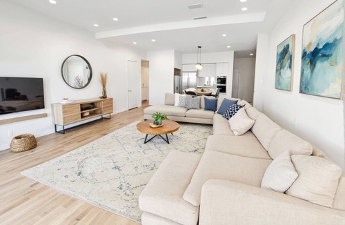 Little Tokyo Hotel | Downtown Los Angeles Modern Apartments