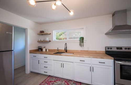 Paso Robles Cottage | Downtown Neon Pink Chalet