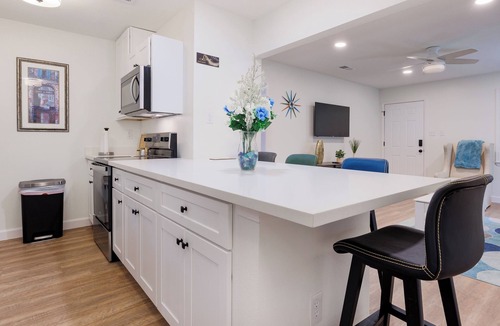 Biloxi Condo | Downtown Ocean Springs Getaway w/pool and optional golf cart