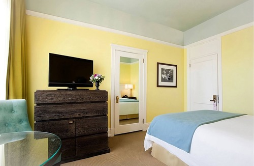 Goose Hollow Hotel | Downtown Retreat | 2 Modern Units | Pet-friendly | Near Pittock Mansion - 2 mi