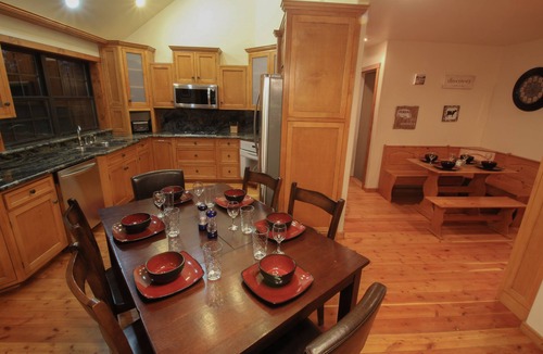 Kachina Village Cabin | Dream Cabin in the Pines with A/C and HOT TUB!