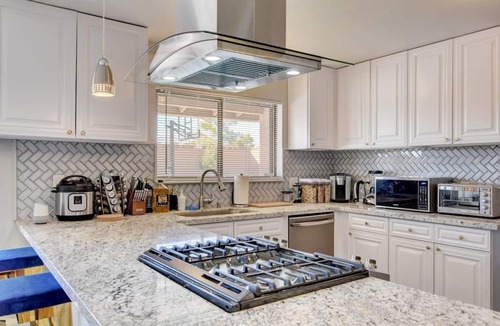 Spring Valley Villa | Dream Home 8BR+pool/spa (70%off 31day min)