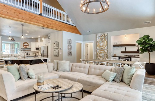 Oregon Water Wonderland House | Dream on the Deschutes River with private sauna, game room, & massage chairs