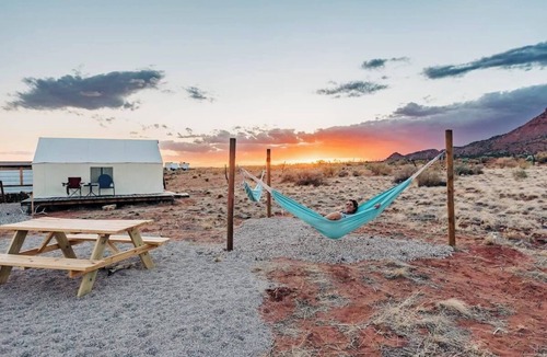 Fredonia Apartment | Dreamy Glamp Tent + community hot tub-firepit