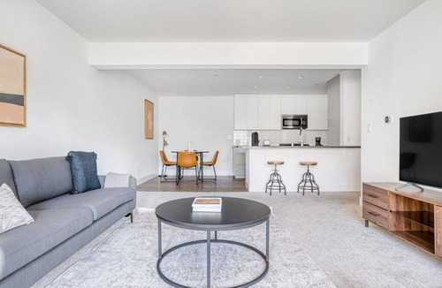Sharon Heights Apartment | Dreamy Menlo Park 1BR w/Gym & W/D, easy highway access, by Blueground