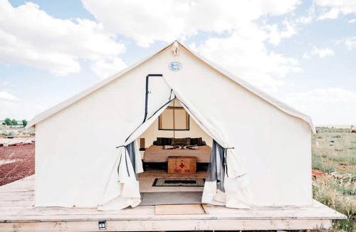 Mohave County House | Dreamy Safari Tent for a Peaceful Escape in the Desert in Cane Beds, Arizona