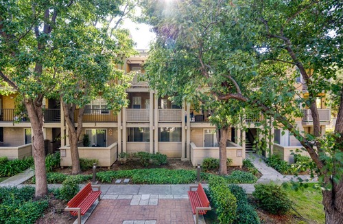 Santa Clara Apartment | Dreamy Santa Clara 2BR w/Gym, Pool & W/D, walk to Safeway, by Blueground