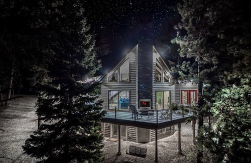Duck Creek Village House | Duck Creek Luxury Cabin w/Hot Tub-Las Hermanas