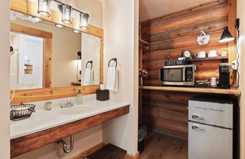 Duck Creek Village Hotel | Duck Creek Village Inn