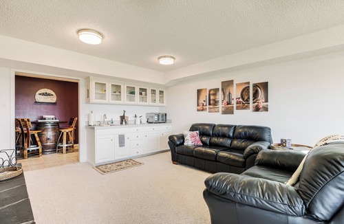 Dundee Condo | Dundee Hills Horizon | 2BR Suite, Hot Tub & Views