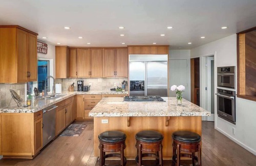 Carnelian Bay House | Dynamic Views, Hot Tub, Gym, 2nd Living Room, Garage and More.