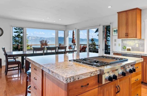 Carnelian Bay House | Dynamic Views, Hot Tub, Gym, 2nd Living Room, Garage and More.