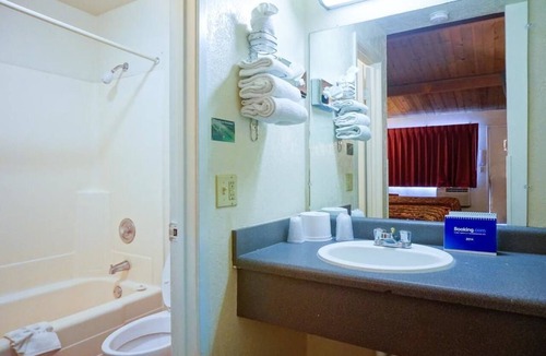 Newark Hotel | E-Z 8 Motel Newark