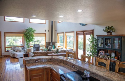 Springerville House | Eagar Hilltop Vista, 360 Views, Hot Tub, AC, Game room, Starlink, Sleeps 8