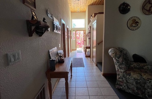 Oak Shores House | East Beach Lake House, Family Friendly and Spacious