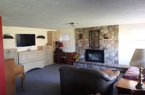 Canyon Rim House | East Bench Escape- Minutes to Ski Resorts & Hiking