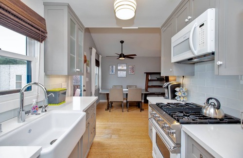 East End Apartment | East End Guest House Close to Downtown