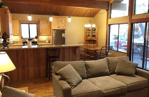 Sunnyside House | Easy walk to homeowners beach and Sunnyside