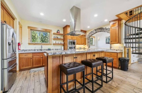 Mountain View Estates Cabin | EchoView Lodge: Hot Tub, Pet Friendly, Game Room