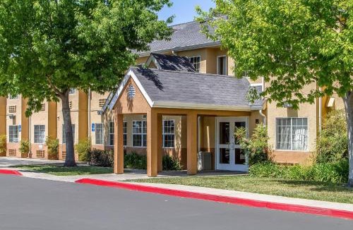 Santa Rosa Hotel | Econo Lodge Inn & Suites Santa Rosa South