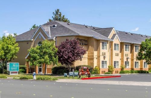 Santa Rosa Hotel | Econo Lodge Inn & Suites Santa Rosa South
