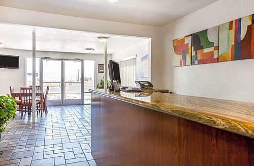 Ridgecrest Hotel | Econo Lodge Inn & Suites near China Lake Naval Station