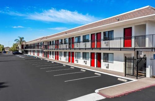 Stockton Cabin | Econo Lodge Stockton near I-5 Fairgrounds