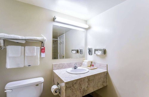 Woodland Hotel | Econo Lodge Woodland near I-5