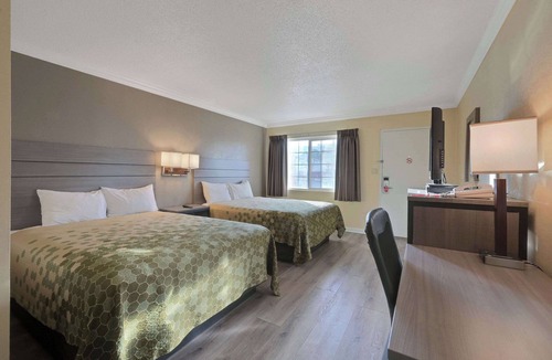 Woodland Hotel | Econo Lodge Woodland near I-5