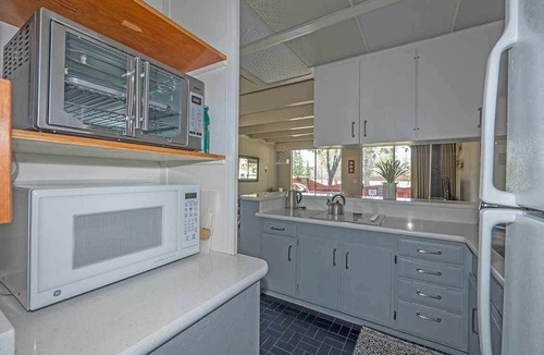Tahoe Keys Condo | Economical Studio Condo with Retro Decor - 105A~