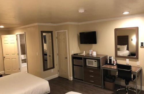 North Fremont Street Hotel | El Castell Motel
