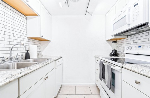 Tucson Apartment | Elegant Full Apt 2br/2b w/Pool & bbq