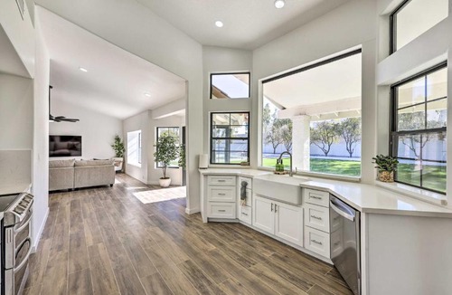 Glendale House | Elegant Glendale Getaway with Pool and Hot Tub!