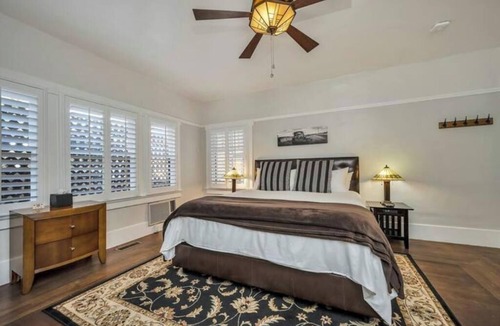 Calistoga Hotel | Elegant King Room, Walk to Best Wineries in Napa Valley