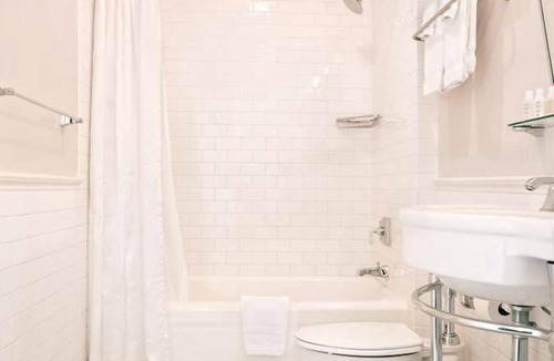 Goose Hollow Hotel | Elegant Queen Room in Downtown Portland