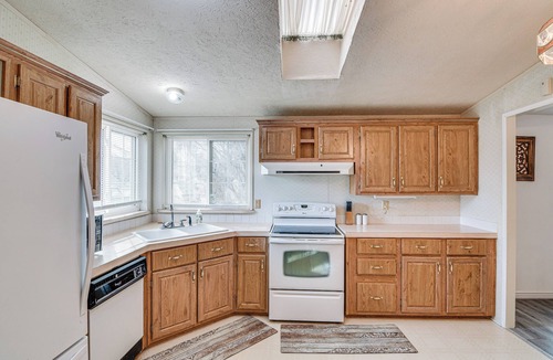 East Ely House | Ely Gem < 1/2 Mi to Nevada Northern Railway!