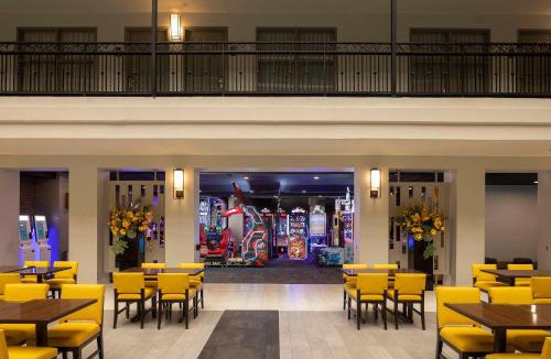 Northeast Anaheim Hotel | Embassy Suites by Hilton Anaheim North
