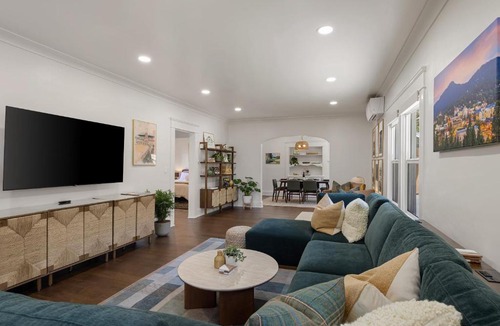 Amazon House | Emerald on Orchard – Luxury Eugene Vacation Rental Near UO home