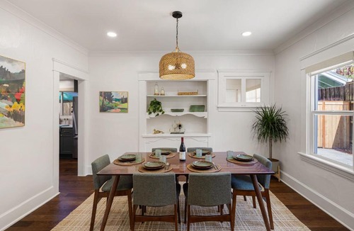 Amazon House | Emerald on Orchard – Luxury Eugene Vacation Rental Near UO home