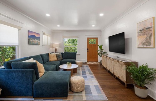 Amazon House | Emerald on Orchard – Luxury Eugene Vacation Rental Near UO home