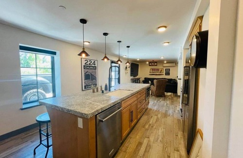 Nevada City Apartment | Empire Suite