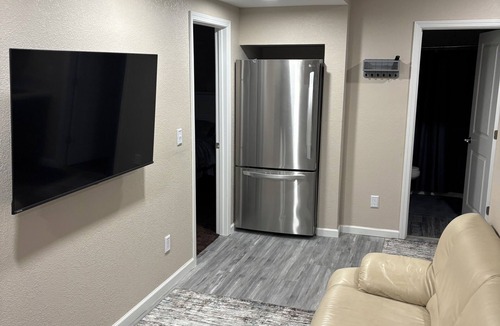 Cirby Side House | Enchanting 2-bedroom house with AC in Roseville