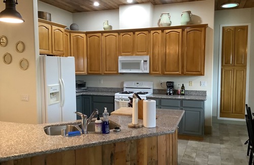 Clearlake House | Enchanting 4-bedroom Lakefront House in "Pirate's Cove"