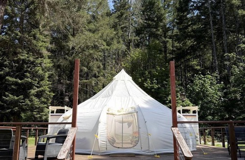 Leland RV Rental | Enchanting Bell Tent with Stargazing and Forest Views Near Wolf Creek, Oregon