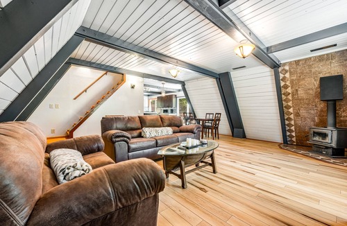 Gualala Cabin | Enchanting cabin with hot tub, full kitchen, & washer/dryer - dog-friendly