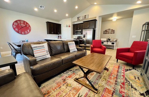 Sienna Hills House | End Unit | Huge Pool & Hot Tub | Fast Internet | By Zion & St George | #1889